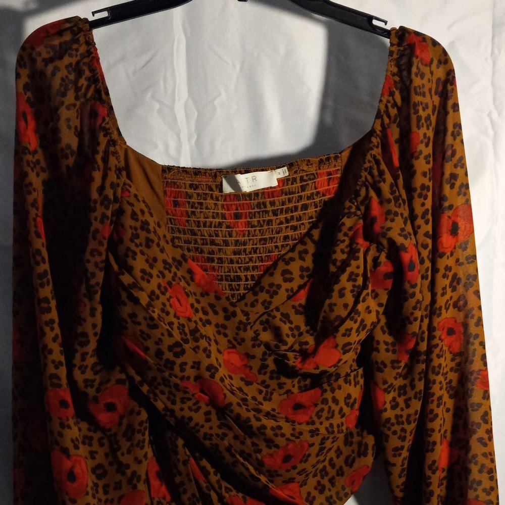ASTR THE LABEL - SHORT TOP - LEOPARD RED - MEDIUM (EUC)
